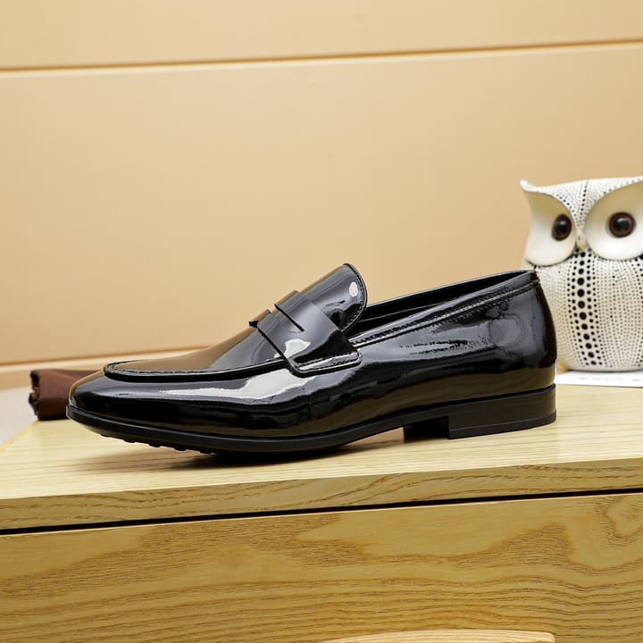 Tod's Classic Men's Driving Shoes in Polished Black