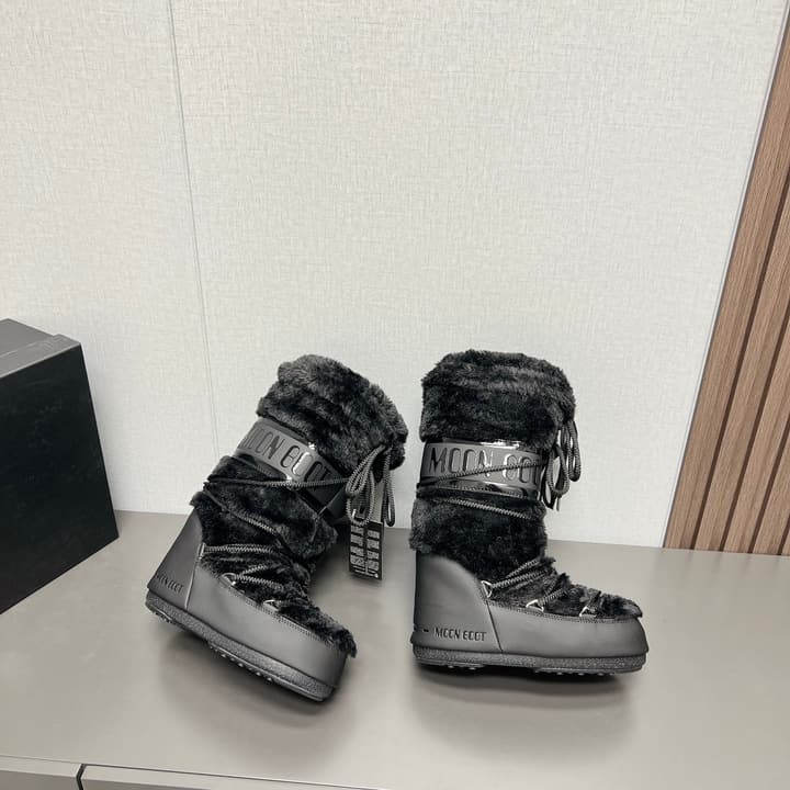 Moon Boot Fluffy Y2K Snow Boots – 2024FW in Black