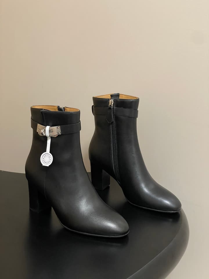 Hermès Saint Germain Kelly Buckle Ankle Boots – 25FW in Black