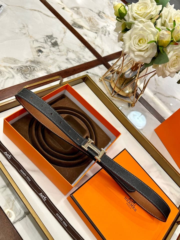Hermès Classic Leather Belt – 2.5cm in Tan Textured With Polished Gold Buckle