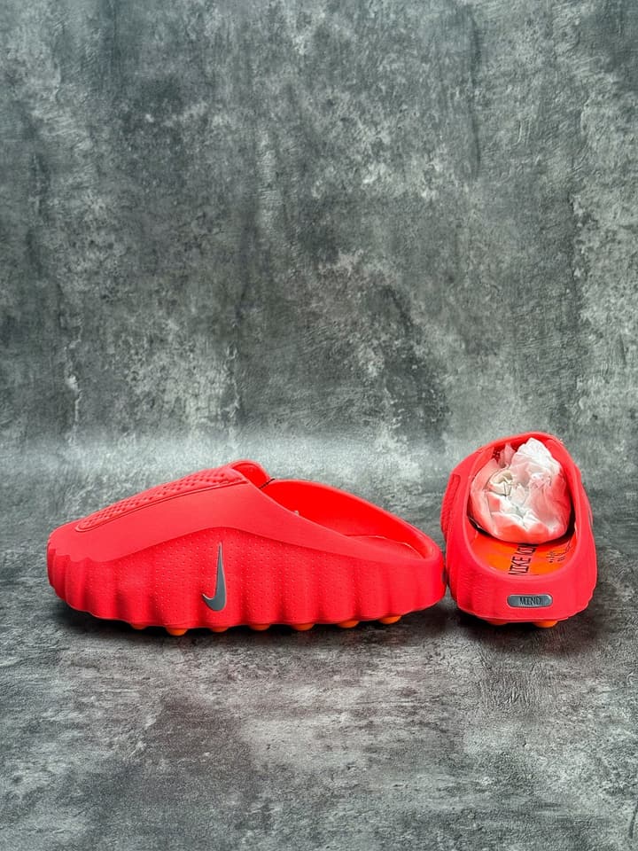 Nike Mind 001 Massage Clogs – Red in Red