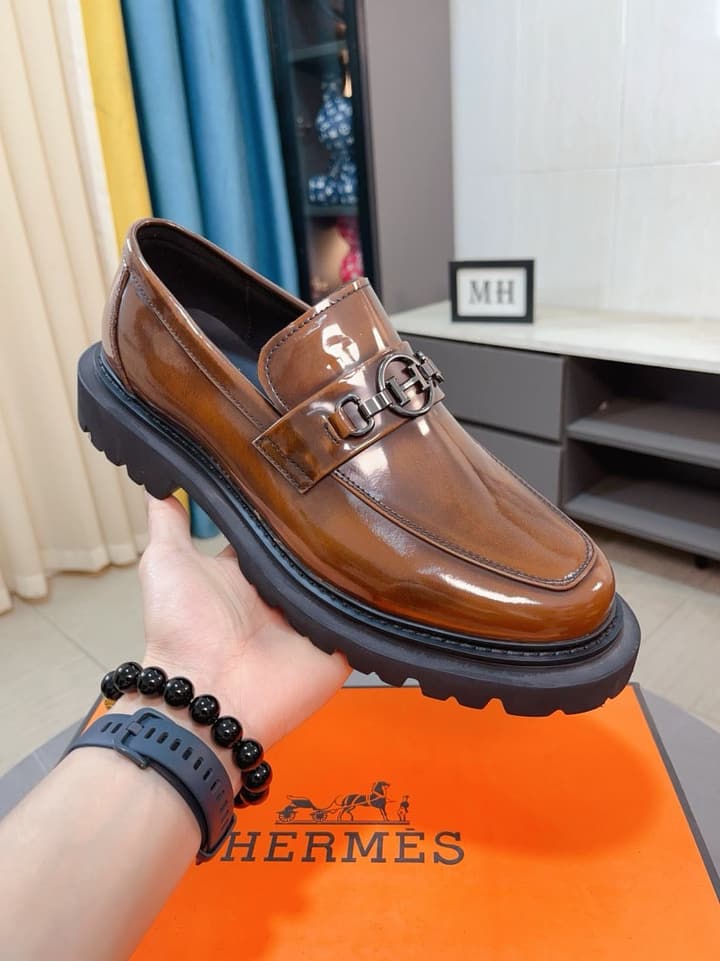 Hermès Business Leather Loafers in Black Loafers Foreground