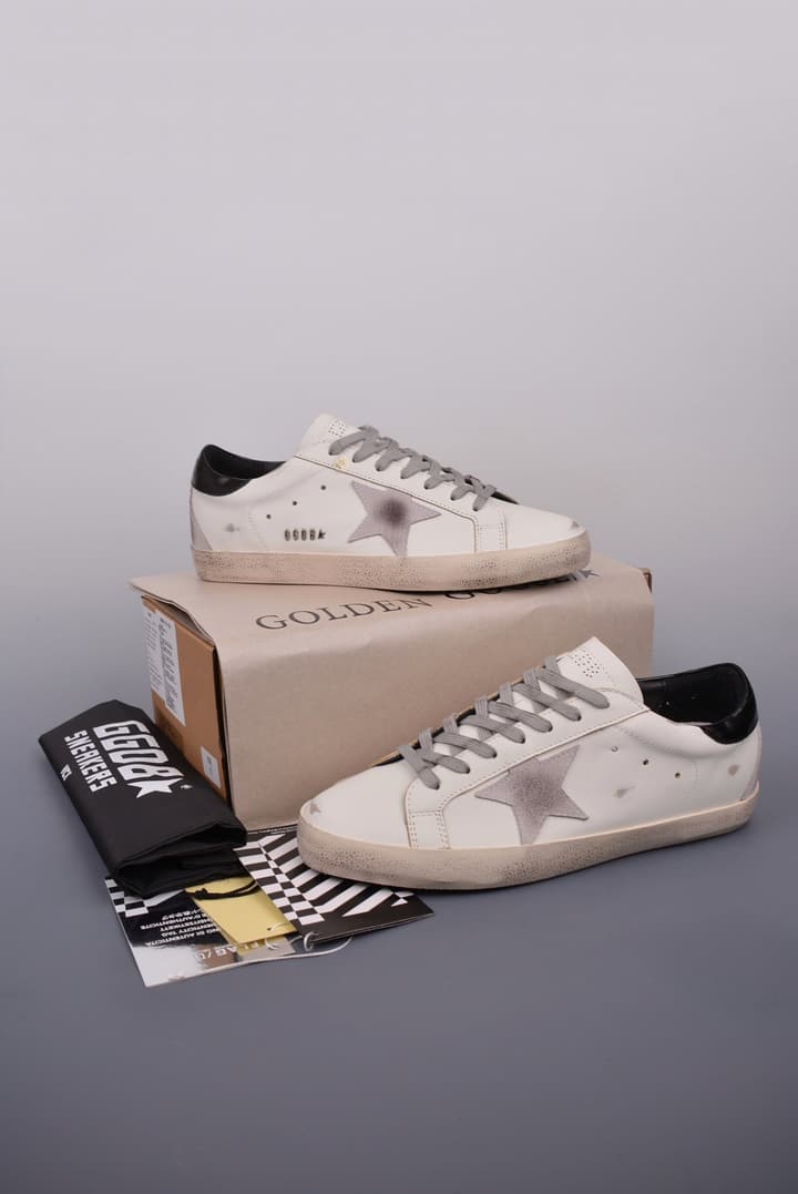 Golden Goose Super Star Distressed Sneakers – 2023 Collection in White With Navy Heel