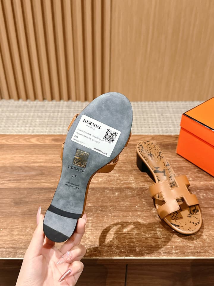Hermès Classic H-Logo Chunky Heel Sandals in Black Leather