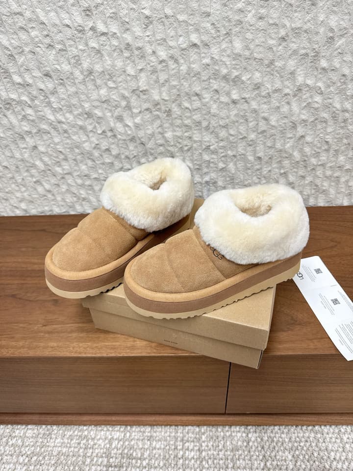 UGG Sheepskin Fur-Lined Slippers – Autumn/Winter Collection in Tall Light Pink With Cream Fur