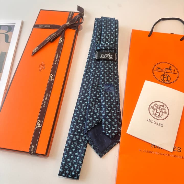 Hermès Animal Series Men's Silk Tie in Blue With Pink Pattern
