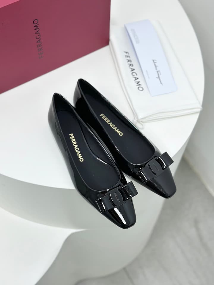 Ferragamo Vara Patent Leather Square Toe Pumps in Black Patent Leather (1cm Heel)