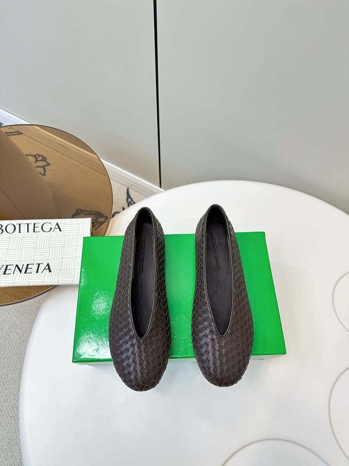 Bottega Veneta 2025 Woven Flat Shoes in Dark Brown
