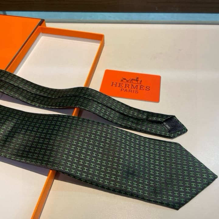 Hermès H-Letter Men's Silk Tie Series in Burgundy Microdot