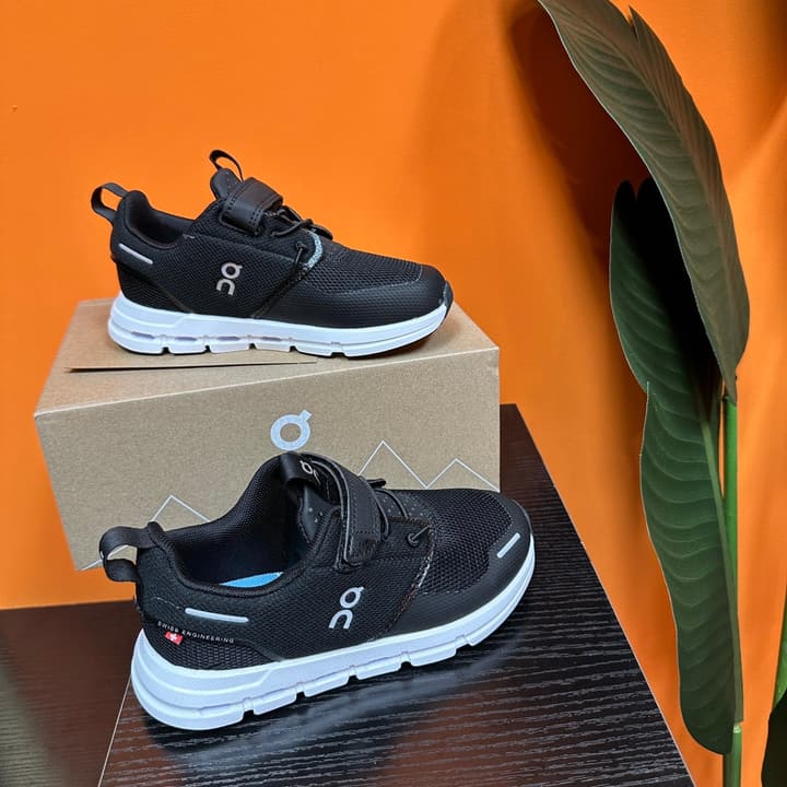 On Kids Running Sneakers – Kids Collection in Black
