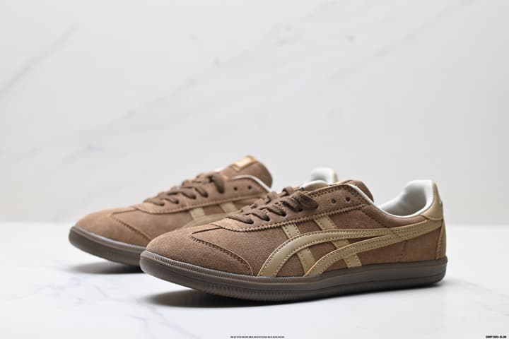 Onitsuka Tiger Tokuten Retro Low-Top Sneakers in Brown Suede With Tan Stripes
