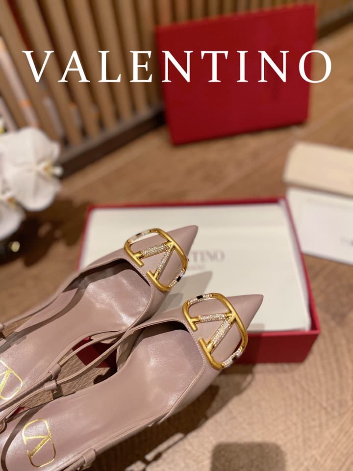 Valentino VLogo Signature Leather Pumps – 2022 Collection in Glossy Black With Red Lining