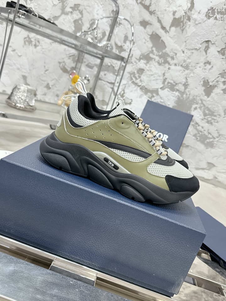 Dior B22 Men's Retro Jogging Sneakers in Black And White Patterned
