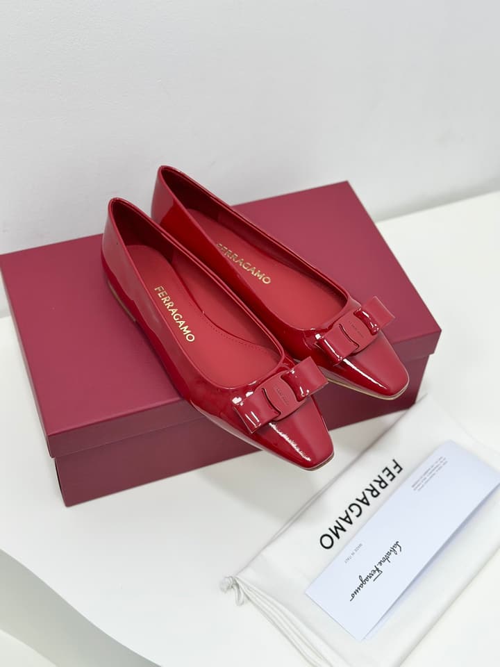Ferragamo Vara Patent Leather Square Toe Pumps in Black Patent Leather (1cm Heel)