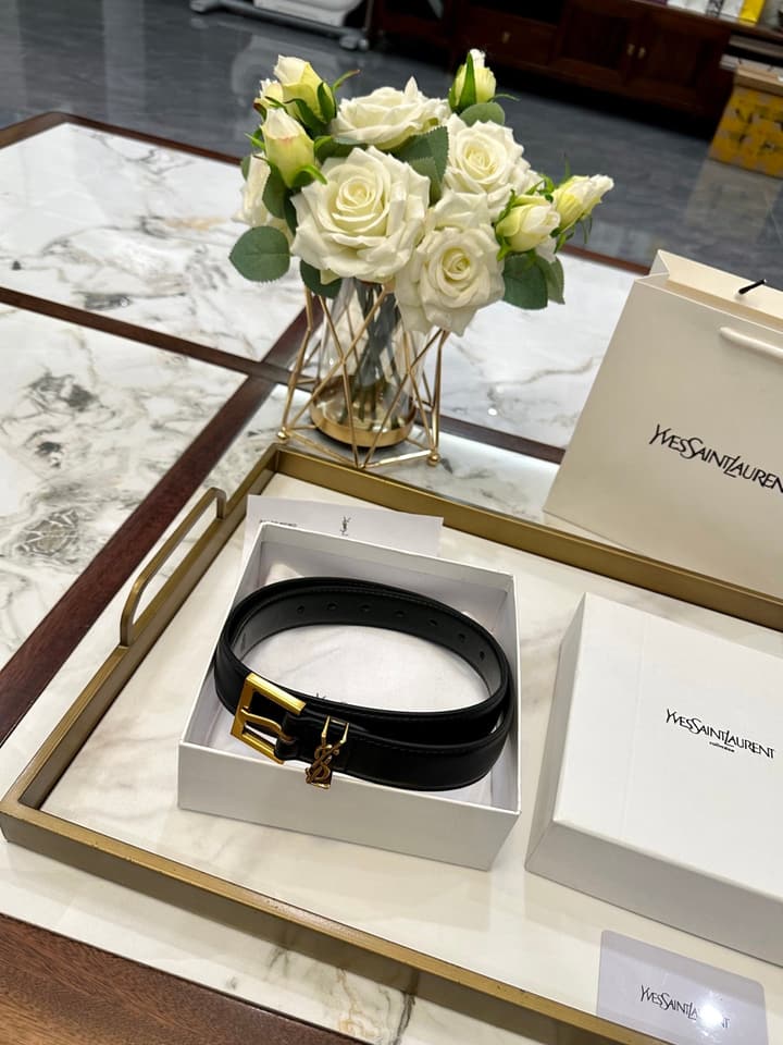 Saint Laurent Classic Leather Belt – 2.5cm in Black Leather With Gold Buckle