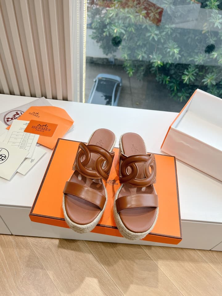 Hermès Wedge Sandals – Spring/Summer 2024 Collection in Black