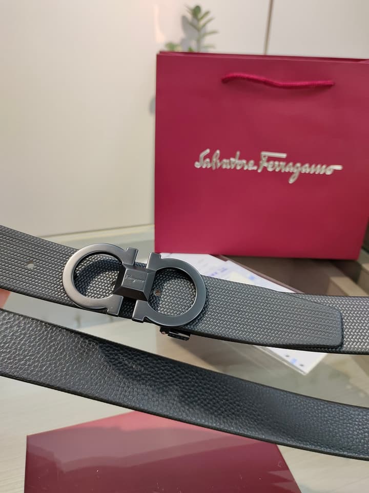 Ferragamo Reversible Leather Belt with Copper Buckle in Dark Leather With Black Buckle