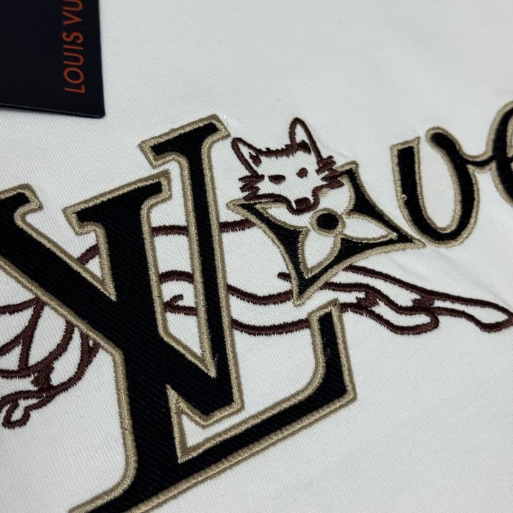 Louis Vuitton Embroidered Logo Oversized T-Shirt – Summer Collection – 26SS in Apricot Colorful LV Lovers