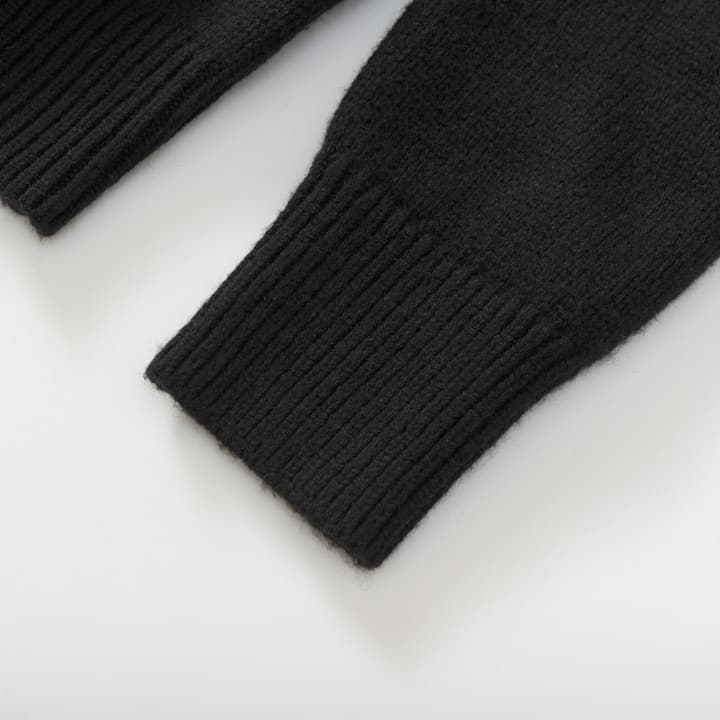 Burberry Equestrian Knight Logo Cashmere Blend Knit Sweater – 25SS in Black
