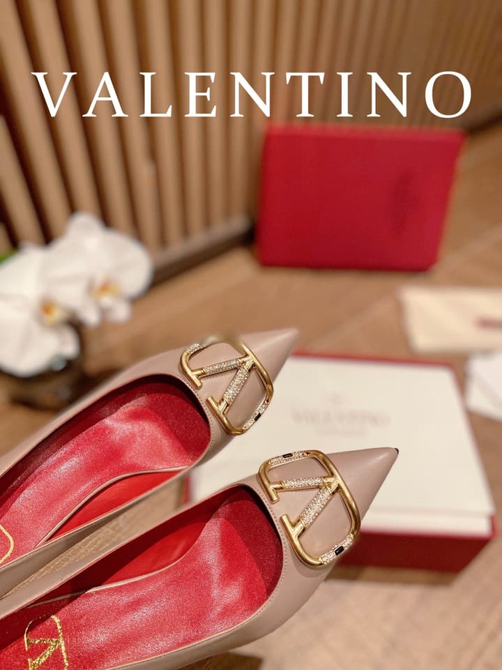 Valentino VLogo Signature Crystal Pumps – 2022 Collection in Black Patent Leather