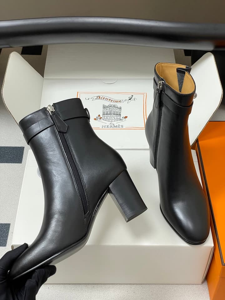 Hermès Saint Germain Kelly Buckle Ankle Boots – 25FW in Black