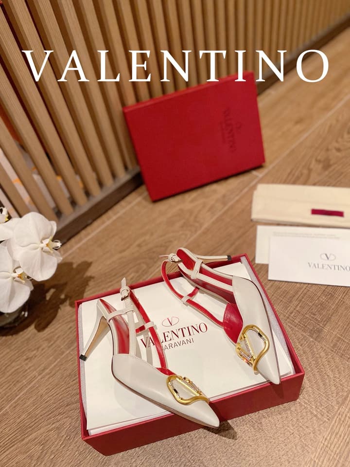 Valentino VLogo Signature Leather Pumps – 2022 Collection in Glossy Black With Red Lining