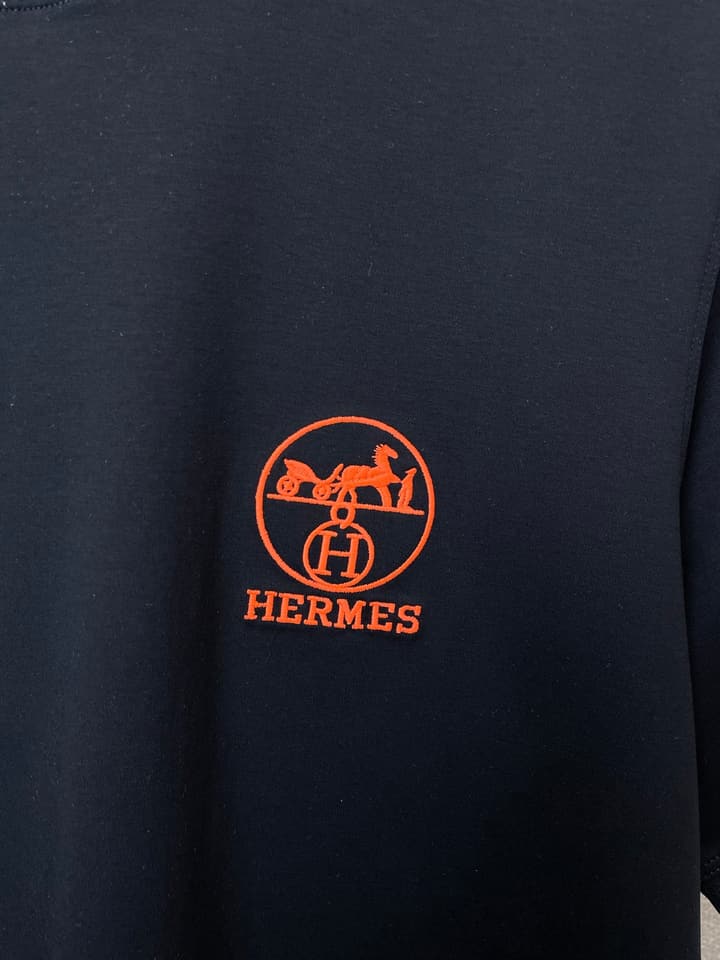 Hermès Men's Casual Short-Sleeve T-Shirt in Black With Orange Trim