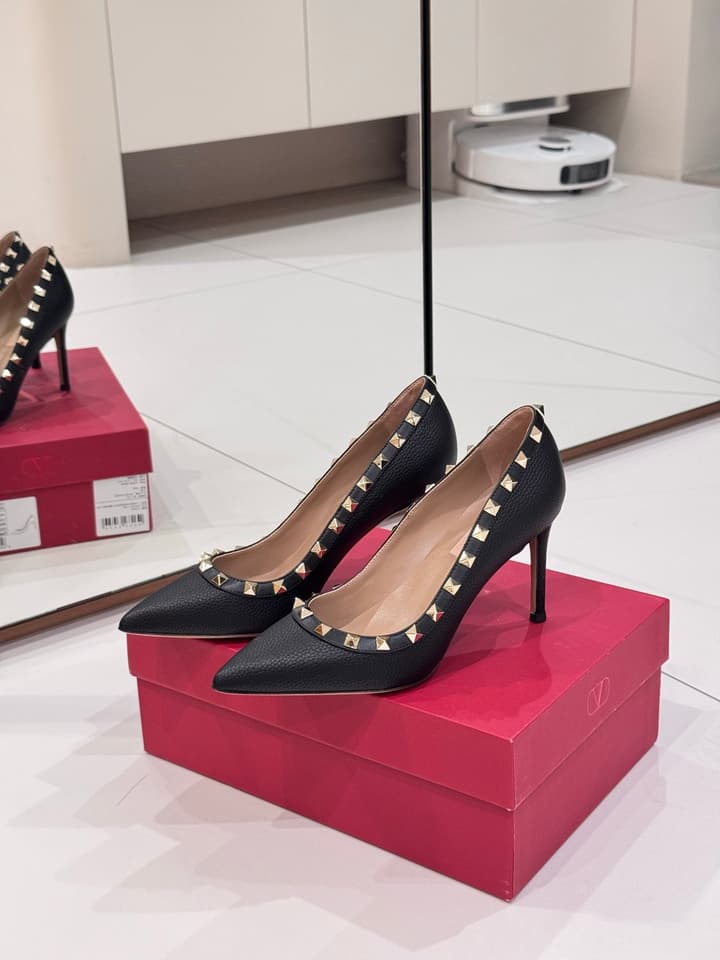 Valentino Classic High-Heel Pumps in Nude Pink Studded