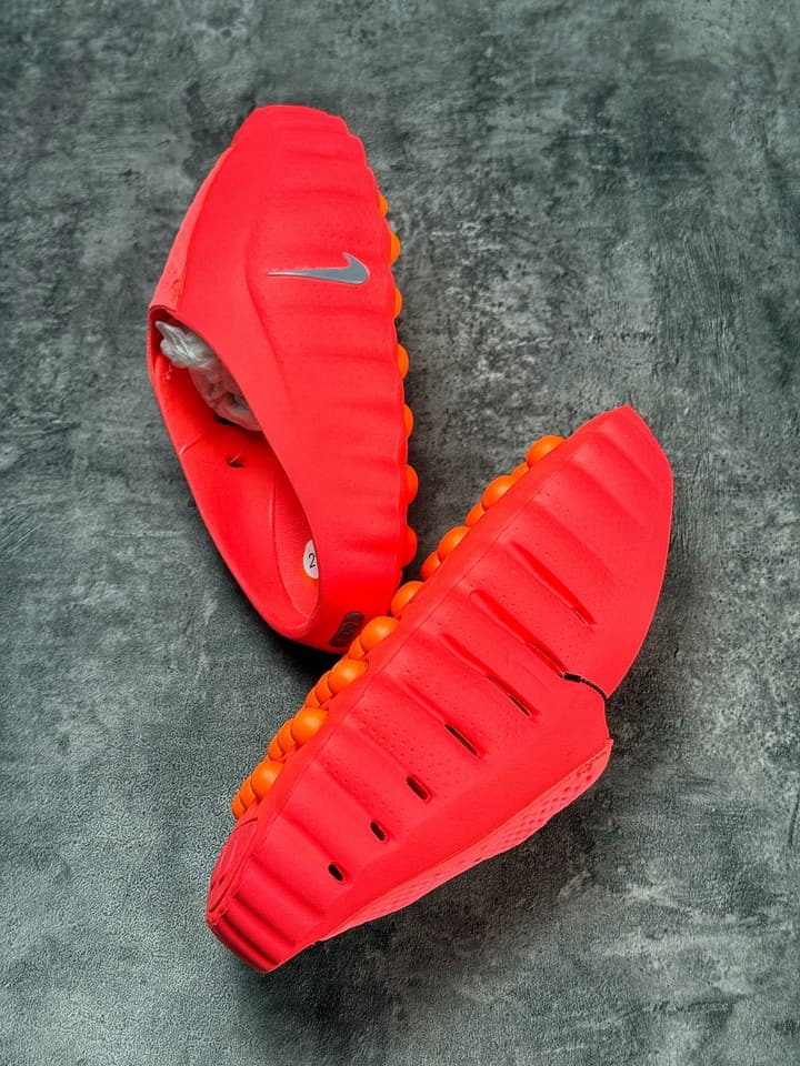 Nike Mind 001 Massage Clogs – Red in Red