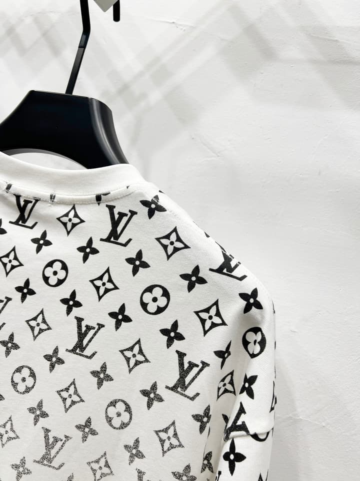Louis Vuitton Gradient Monogram T-Shirt – 2025 Summer Collection in Black Bottom Gradient Monogram