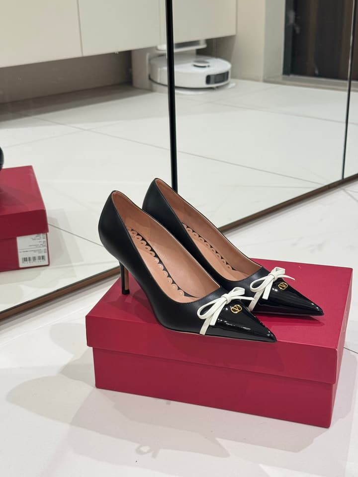 Valentino Bow-Detail High Heels in Black With White Bow
