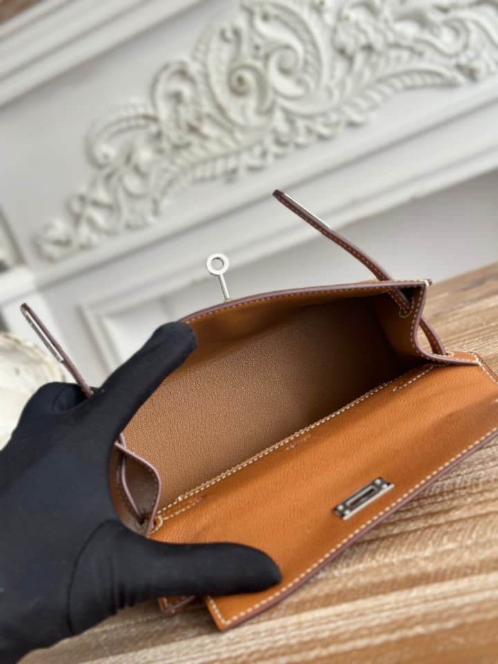 Hermès Kelly Mini Handbag in Black Gold Hardware
