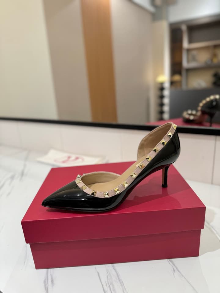 Valentino Rivet Classic Pumps in Black Patent