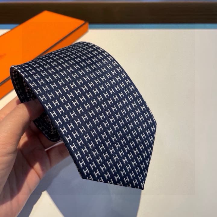 Hermès Men's H-Letter Silk Tie – New Collection in Burgundy