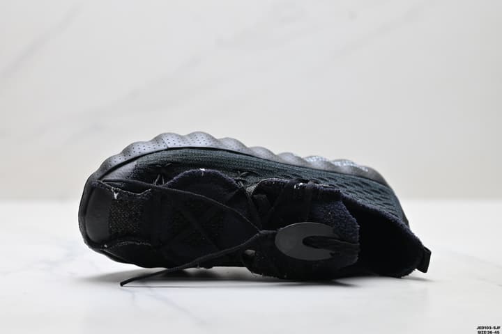 Nike Mind 002 Tech Training Sneakers