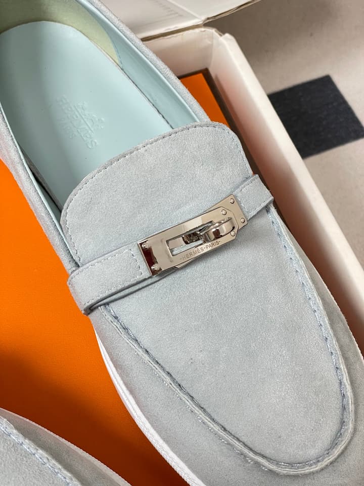 Hermès Mind Suede Kelly Buckle Loafers – 26S Spring/Summer Collection in Beige Suede
