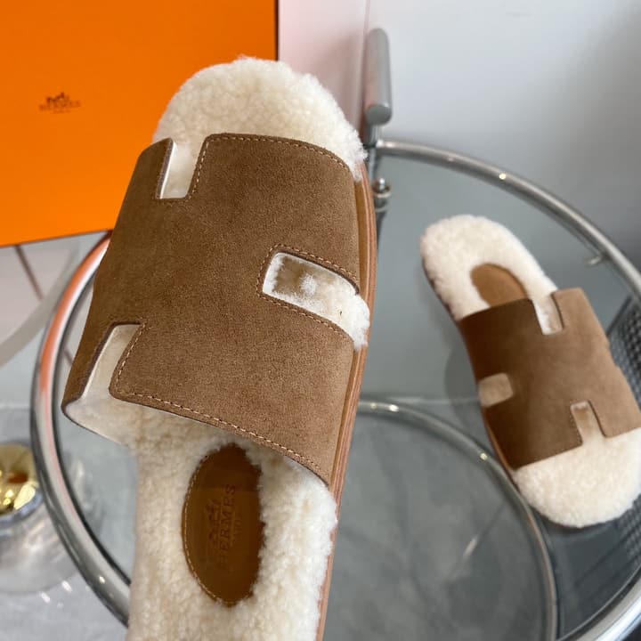 Hermès Izmir Classic H Wool Slippers in Black