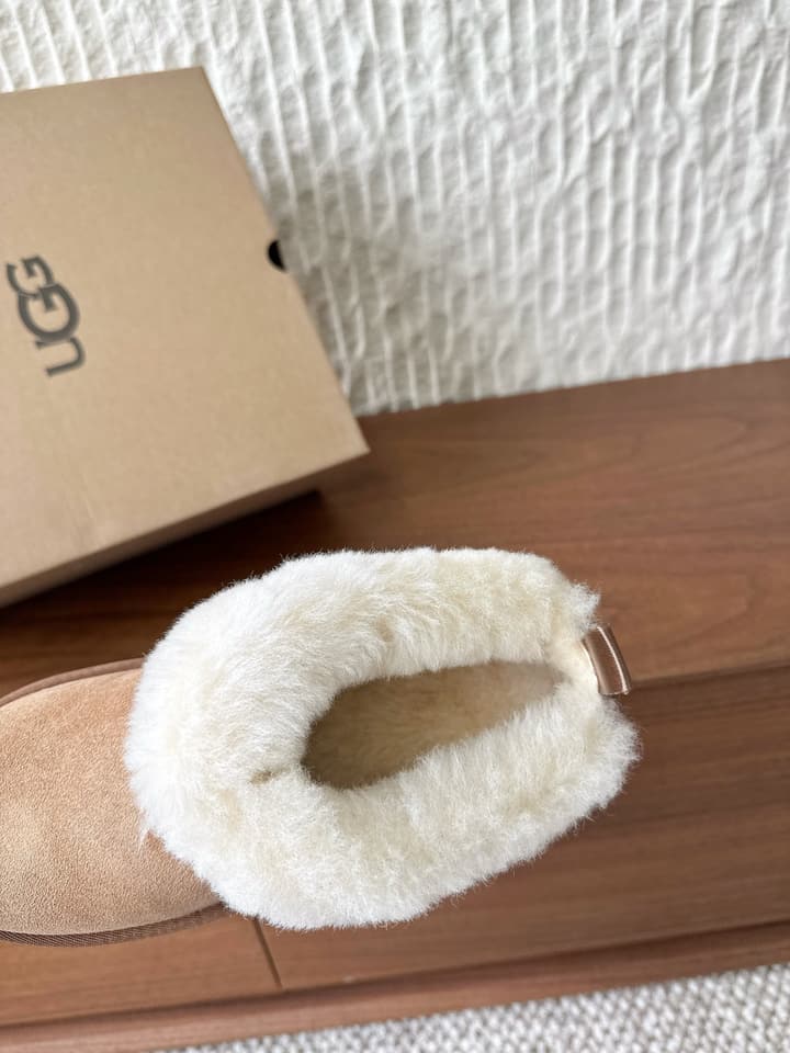 UGG Sheepskin Fur-Lined Slippers – Autumn/Winter Collection in Tall Light Pink With Cream Fur
