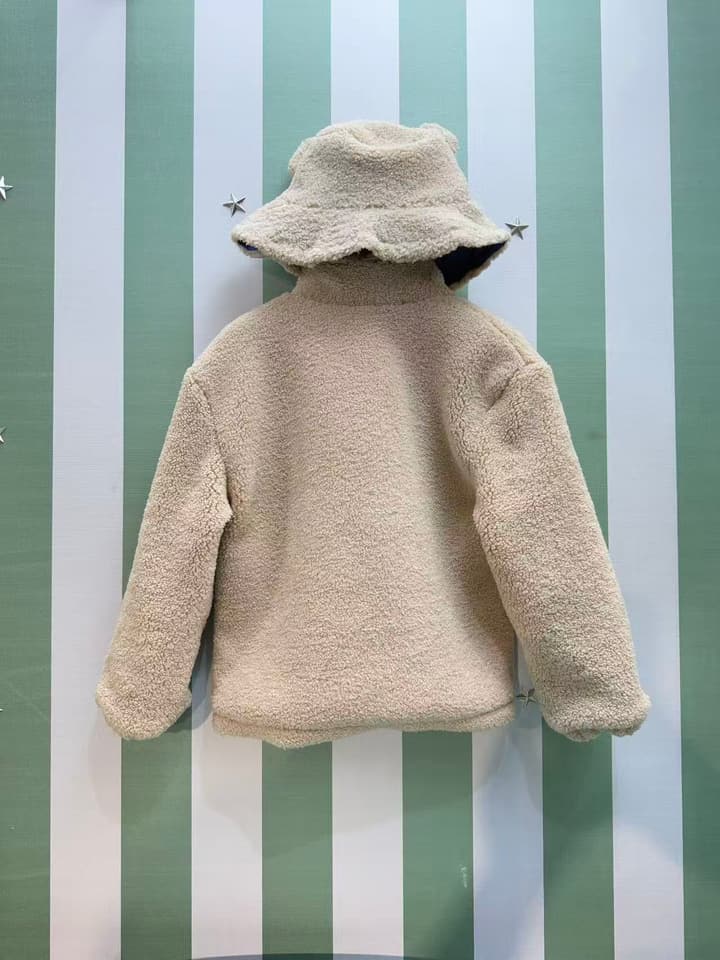 Fendi Kids Faux Lamb Fleece Jacket and Hat Set – 25SS in Light Tan Shearling With Blue Pocket