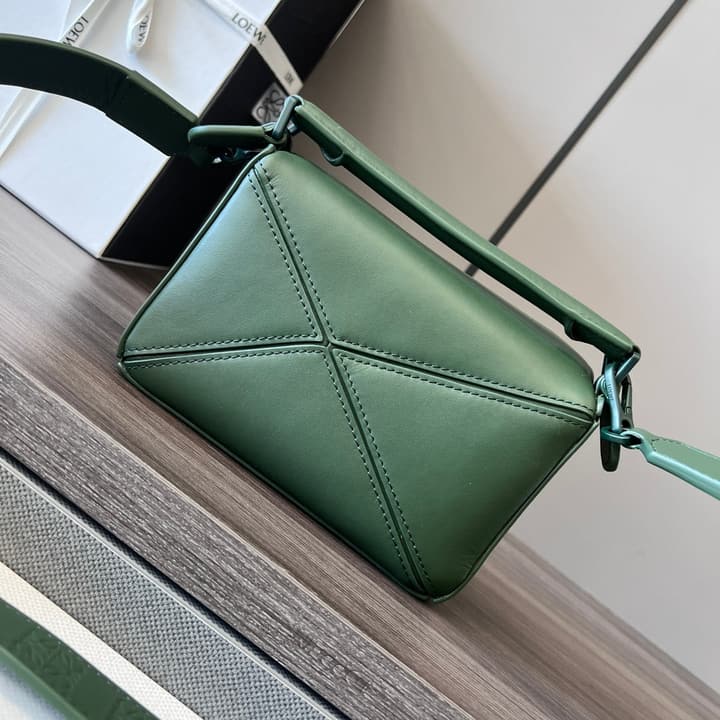 Loewe Puzzle Bag in Black