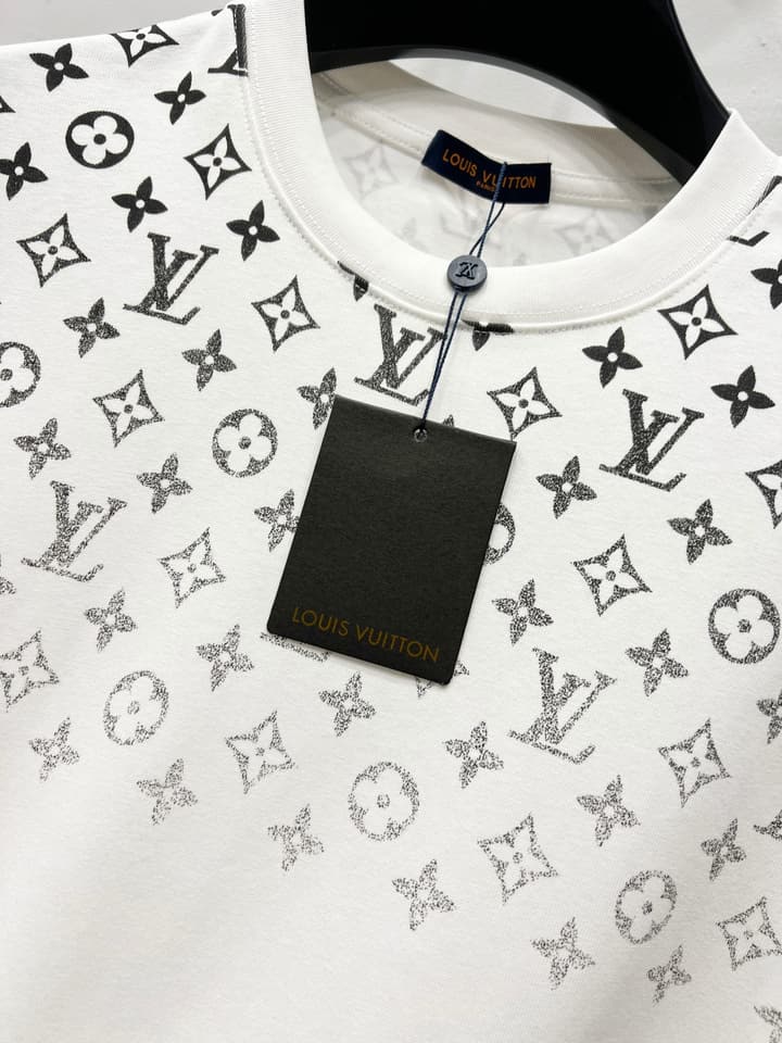Louis Vuitton Gradient Monogram T-Shirt – 2025 Summer Collection in Black Bottom Gradient Monogram