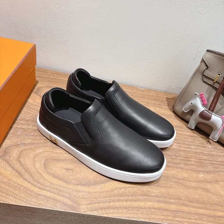 Hermès Classic Lightweight Couple's Slides – SS25 in Black Leather
