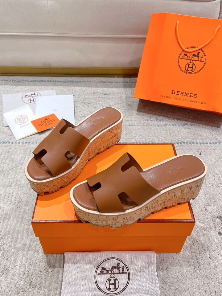 Hermès 2024 Spring/Summer Wedge Sandals – 2024 Spring/Summer Collection in White Leather
