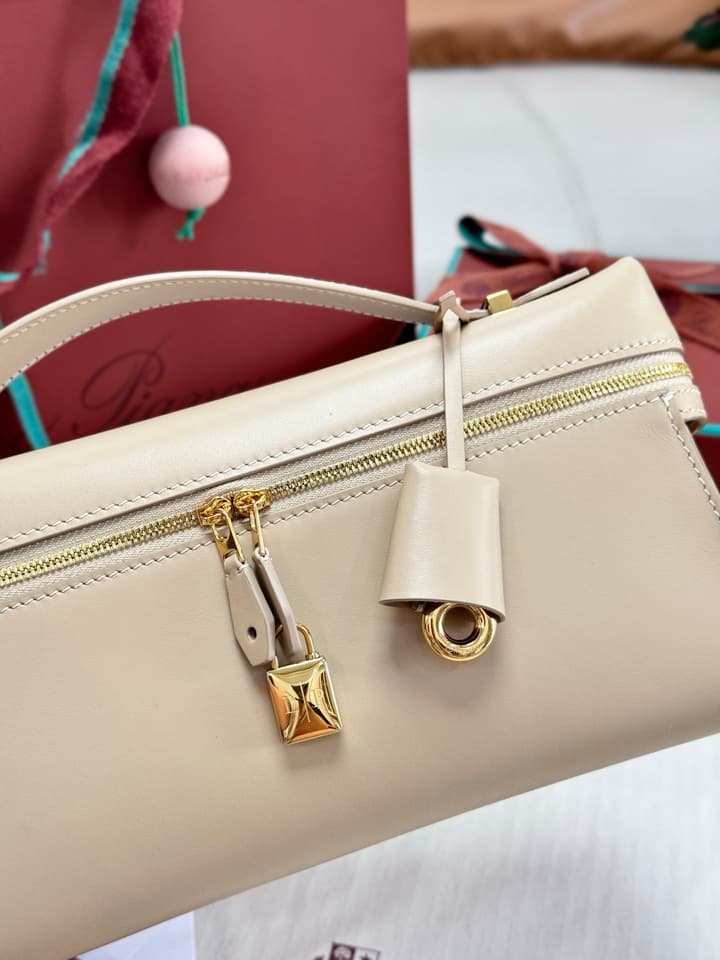 Loro Piana Extra Clutch L29 Handbag in Pale Beige
