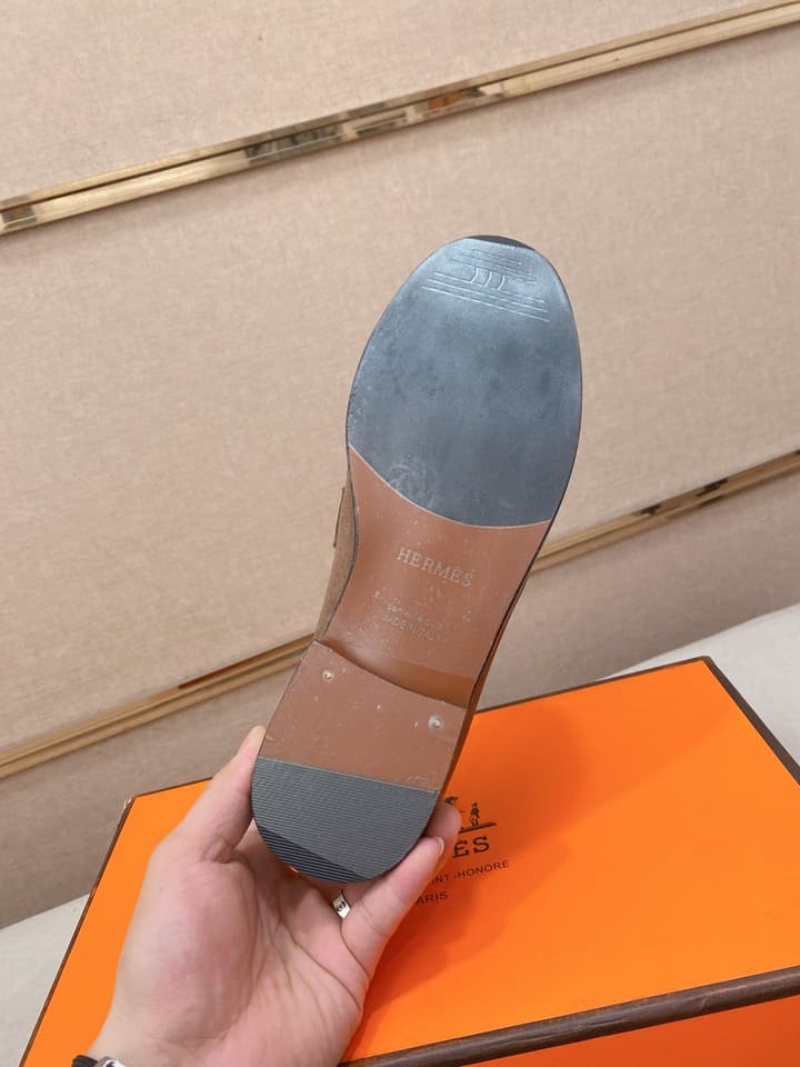 Hermès Business Casual Leather Loafers in Black Leather