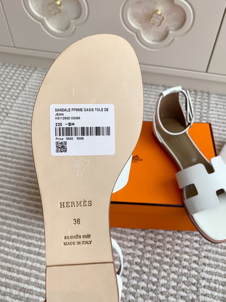 Hermès Santorini Classic H Flat Sandals in Taupe