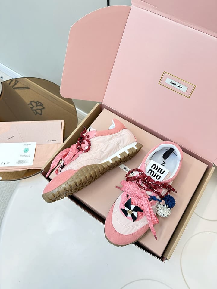 Miu Miu German Training Casual Shoes – 25SS Spring/Summer Runway Collection in Caramel Tan & Emerald Green Ribbons