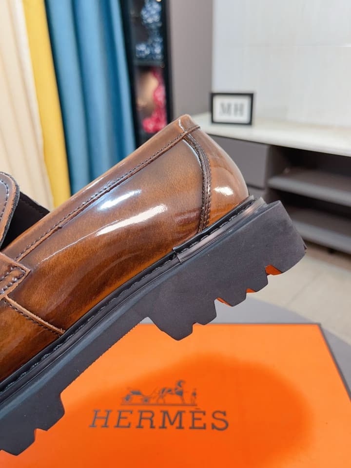 Hermès Business Leather Loafers in Black Loafers Foreground