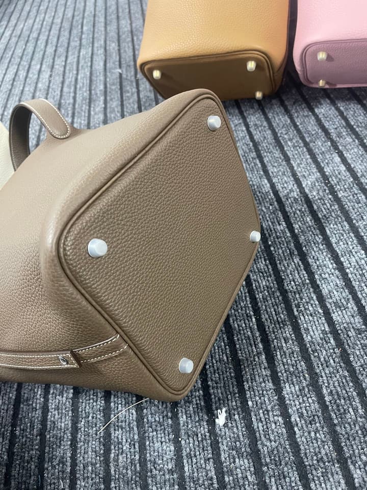 Hermès Picotin 22 Bag in Elephant Grey with Gold Hardware