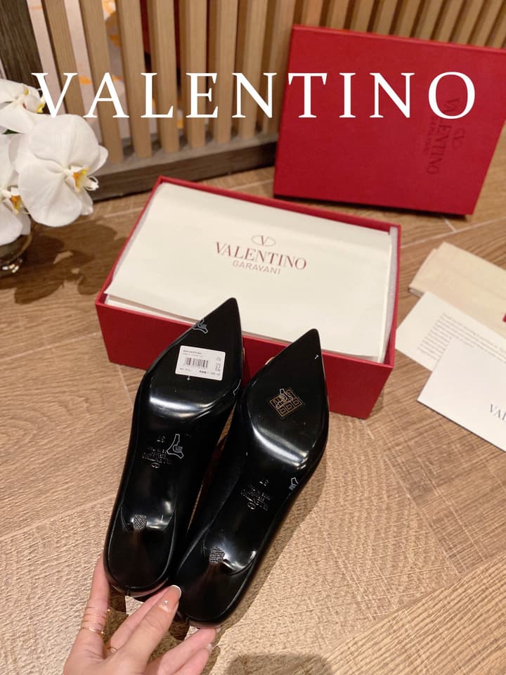 Valentino VLogo Signature Crystal Pumps – 2022 Collection in Black Patent Leather